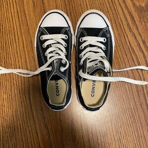 Converse youth Size 11 Black/white